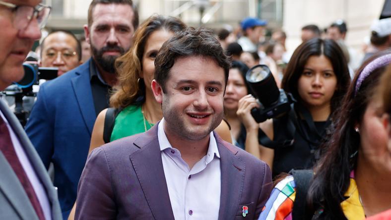 Figma敲钟:90后辍学少年,如何站上AI资本塔尖?